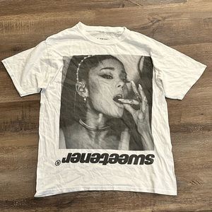 Ariana grande T shirt
